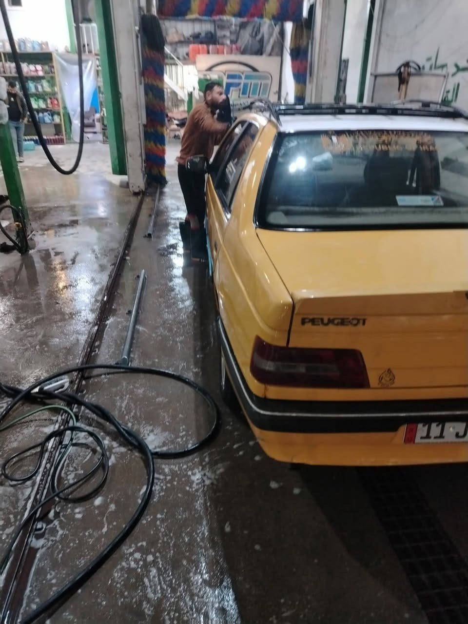 السلام عليكم بيجو لميس موديل 15 رقم انكليزي مصفره هيئه وغرامات بسمي تحويل ثاني يوم محرك مكفول وكير مكفول صدر جديد مشط استيرن جديد تبريد ويه السويج درام شفت جديد بولبرنات امامي وخلفي هسه شادهن جدد كشر السياره بدون حادث ولا صبغ بس الباب الي وره السايق مبدل السياره جاهزه تخم تاير جديد السعر٤٣وبيهه مجال قليل السياره رقم بغداد الهاتف***********.   اثير*********** الاثير بي واتساب وموجود مازنجر
