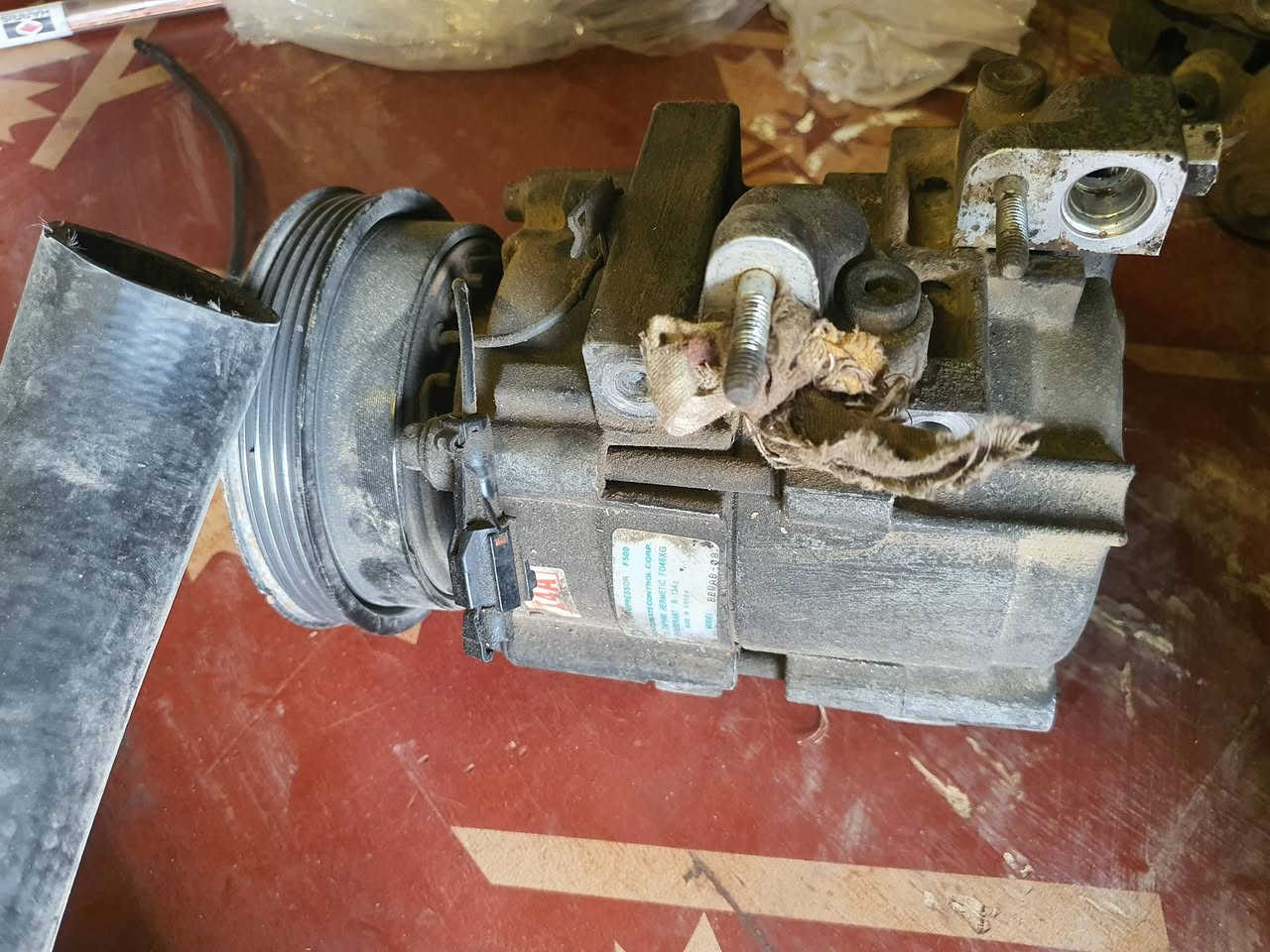 السلام عليكم  غراض اوبتما ٢٠٠٥ ،،،ضفيره محرك +بخاخات مصطره بخاخات  كمبريسر تبريد.   يده كير. كلهم كصه ما عدا اليده كير. 

***********
