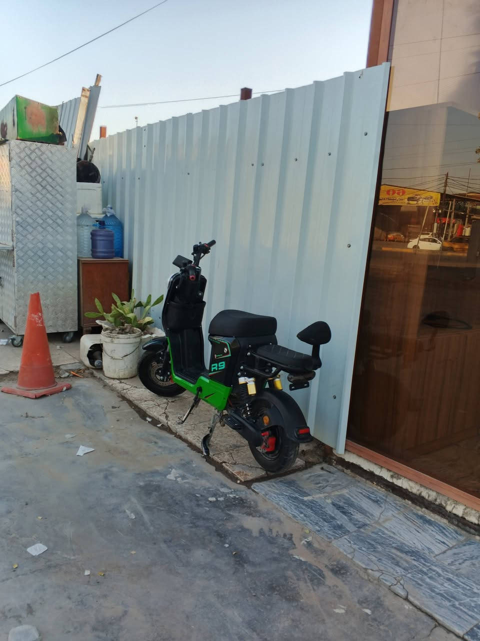 السلام عليكم دراجه شحن للبيع نوع ار9 دراجه نضيفه وموصفاته 5 بطاريات كبار والملف1200واط وسرعه حقيقي 60مع الوزن ولايت عالي وناصي ورماش و2 دبلات خلفيه غاز و2اماميه دهن ونضام البارك ونضام R رجوع اله الخلف ومنفذ شحن يوسبي ودراجه 4 سرعه وبريكات هايدروليك دهن  وبعد بيه موصفات


**إذا كنت صاحب هذا الإعلان وتريد حذفه لأي سبب، رجاءا أرسل رسالة إلى الدعم الفني**