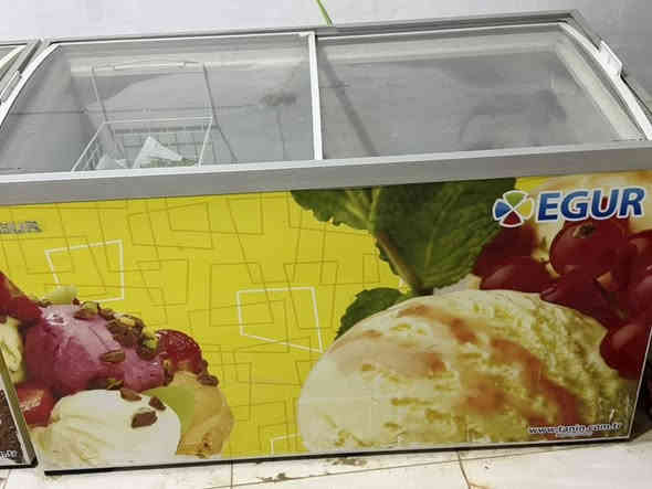 السلام عليكم عندي غراض ماركت للبيع  عندي رفوف جداري ورفوف وسطي وبرادات ومجمدات السعر ع خاص ***********
