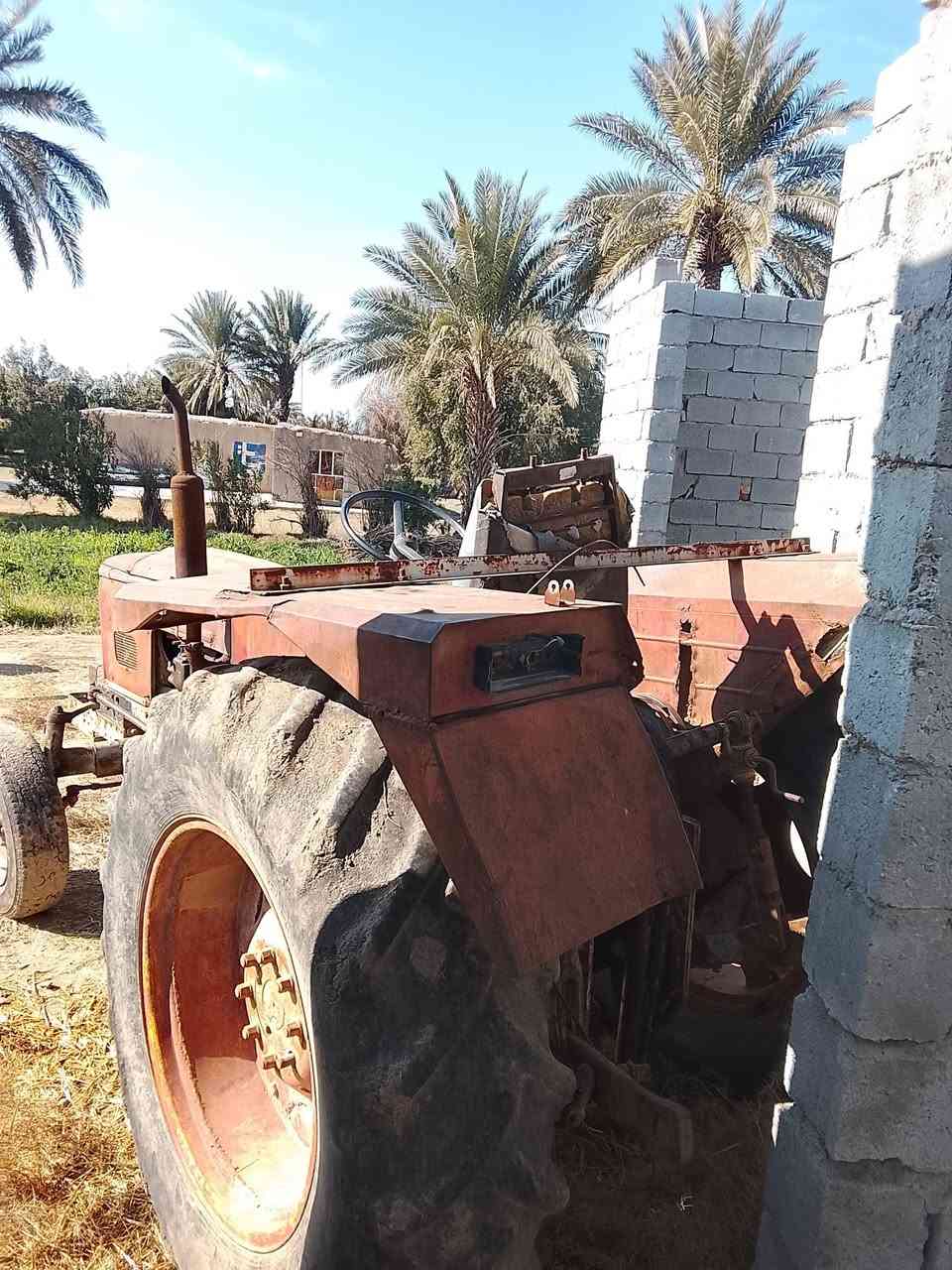 عنتر للبيع موديل 84كتاب شركه المكينه كامله ما نقصها شي المحرك بي بخار بدون تنقيص الكير هودرليك جدد مكانها بغداد اللطيفه وات ساب فقط***********
