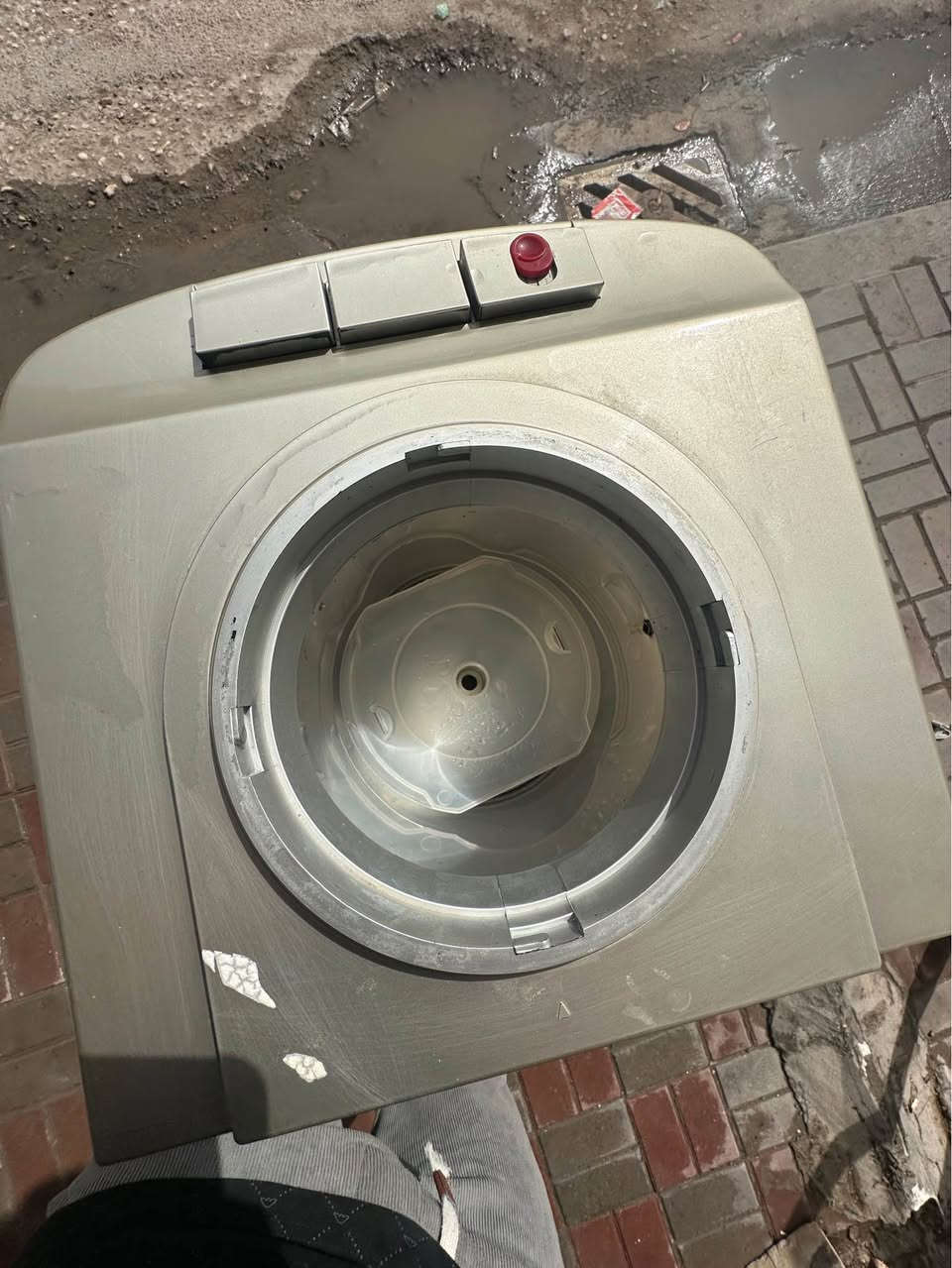 براد ماء ابو الدبه شركة نوال نظيف السعر50 الف 
*********** كربلاء, العراق
