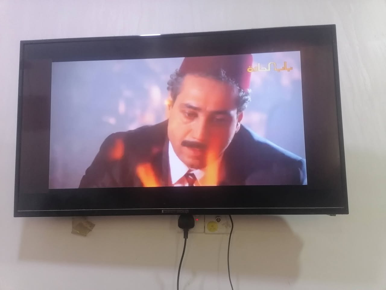 شاشة حجم ٤٣ عدد اثنين وحدة ام النت مادخلات تصليح وجهز جري استخدام قليل جدا وزن ١٥٠ يشيل وغير متواجد على الفيس اتصال ماسنجر أو واتس اب ***********
