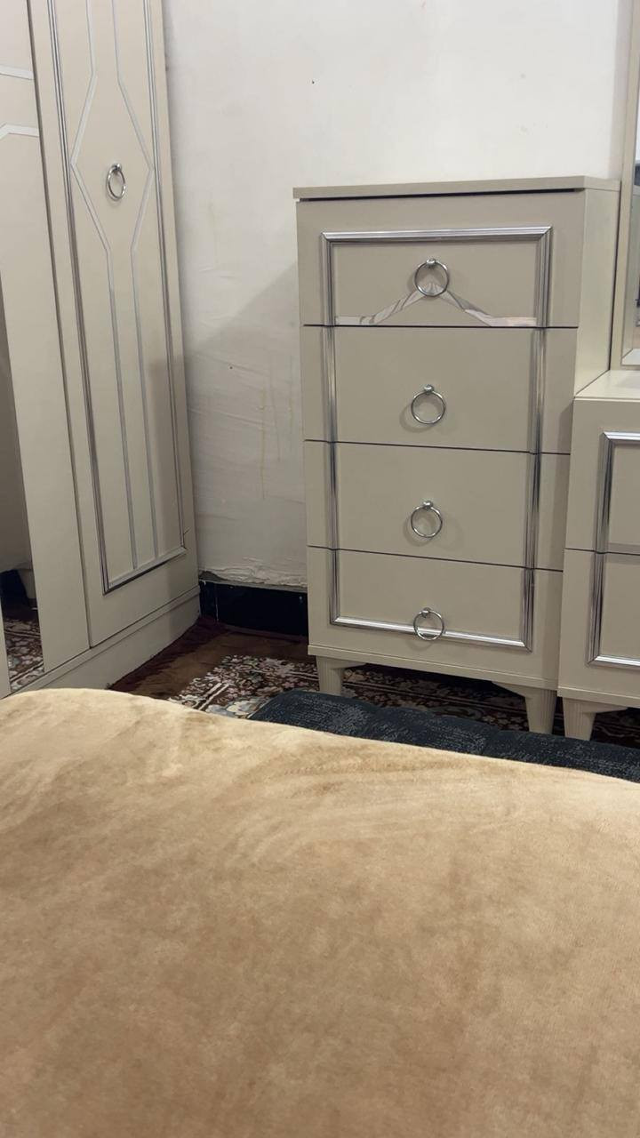 سلام عليكم عندي غرفت نوم البيع 9قطع سعر 900ستفسار عله هذه رقم ***********
