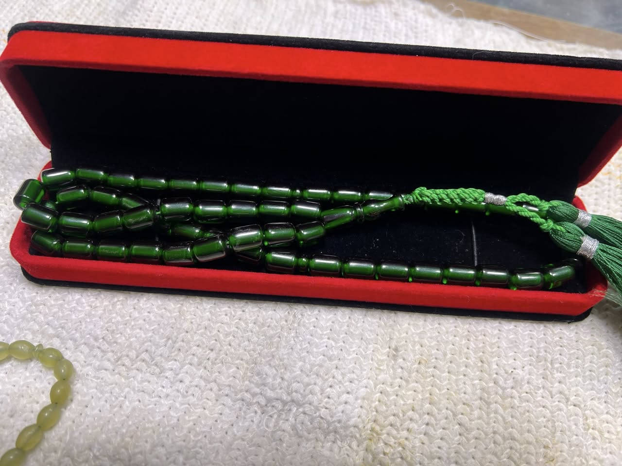 من رخصة صاحب الصفحة مسابح جانيهن وحبيت اصفيهن عنوز ويسر وسندلس ومهرب والى اخره شنو يعجبك راسلني وتساب ودزلي صوره ونطيك سعر وعينك ميزانك واتمنه الما يعرف بيهن لا يتعبني ويتعب نفسه فدوه ولا تكسرون بحلال الناس وكلهن مغلفات ومعركات وقديمات ما عدا كم قطعة جدد بيهن سندلس *********** ممتواجد عل فيس وتساب مفتوح وتدللون
