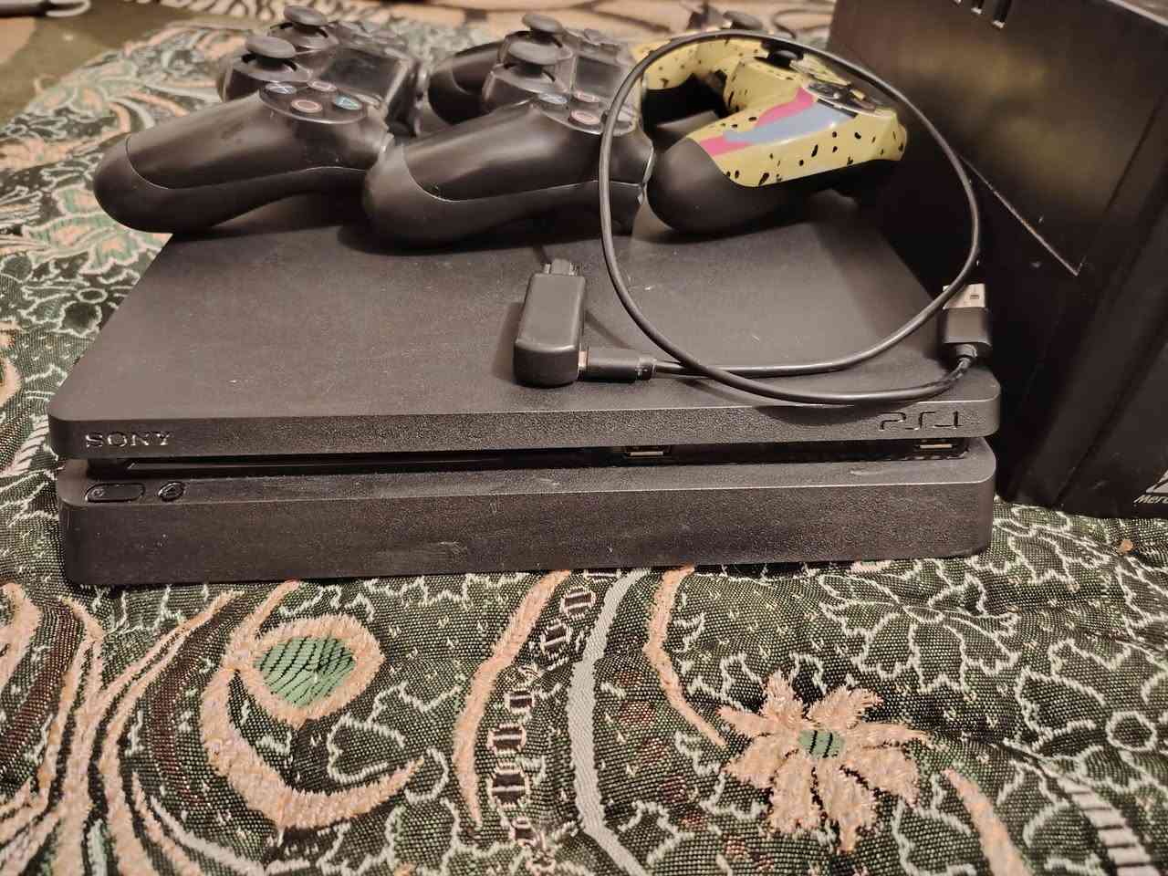 السلام عليكم
من رخصه الادمن
ابلي ٤ سلم  مهكر  1T  بي العب 
ياباني اصلي شرط نضيف جدا
مو عبن مالتي بس الله شاهد كلش جديد
لك ستيكر   الملحقات كامله
٣ يدات انطي ويا وحده عايزها لاستيك
موجود  واتس  ماسنجر
***********
 السعر ٣٥٠ 🔐
