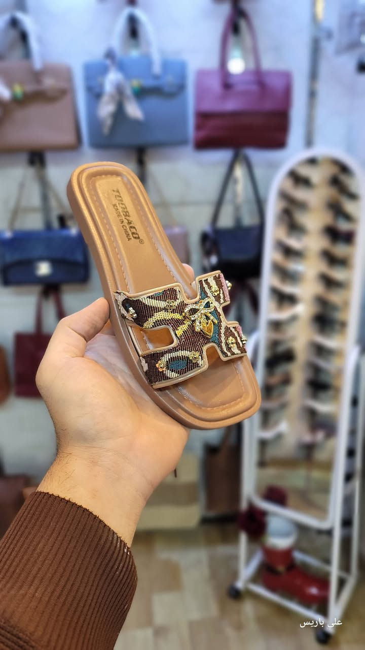 #جديد_علي_باريس✔️
سليبر نسائي كوالتي عالي  ..اناقة...شي راقي...
#السعر_5_الف_فقط
#قياسات_كاملة_٣٧_٤١
#العنوان_السوق_الكبير_مقابل_ازياء_الحاج_ممي_مقابل_ابودعاء_للفرفوري


**إذا كنت صاحب هذا الإعلان وتريد حذفه لأي سبب، رجاءا أرسل رسالة إلى الدعم الفني**