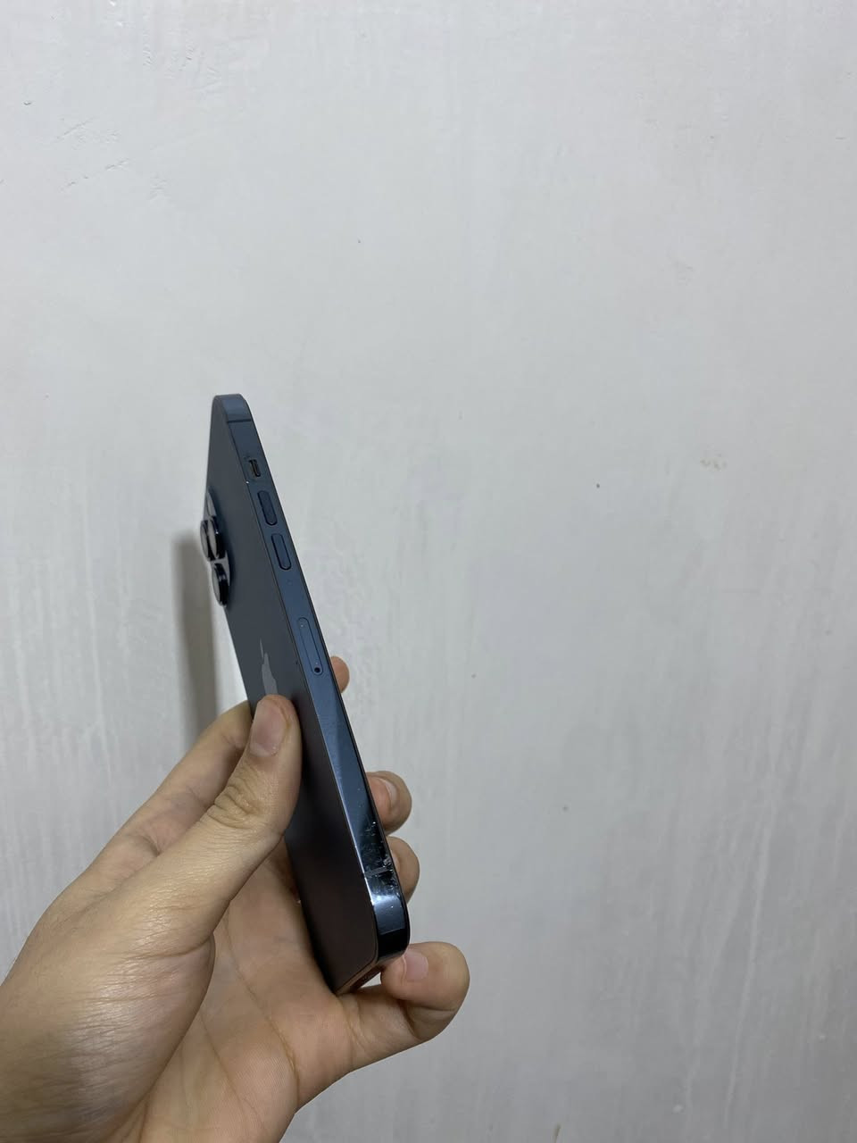 ايفون 12 برو ماكس يرهم بيع ومراوس 
شرق اوسط AAA 
ذاكره 128
بطارية ٧٧ 
نموذج M 
واضح بالصور اكو ضربة بالشاشة 
ما مأثر على اللمس ومبدل عدسة كامره 
مكاني بغداد حي أور توصيل ماعندي ***********
