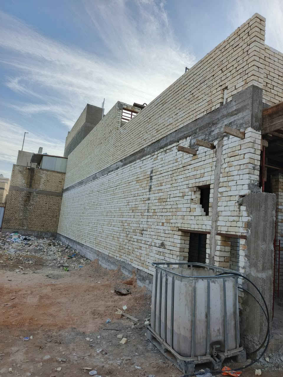 السلام عليكم هيكل للبيع طابق ونص
تريد هيكل أو اكمله مفتاح زراعي سكينه سند 25
مقاطعة 9/2 
الاستفسار اتصل ***********
