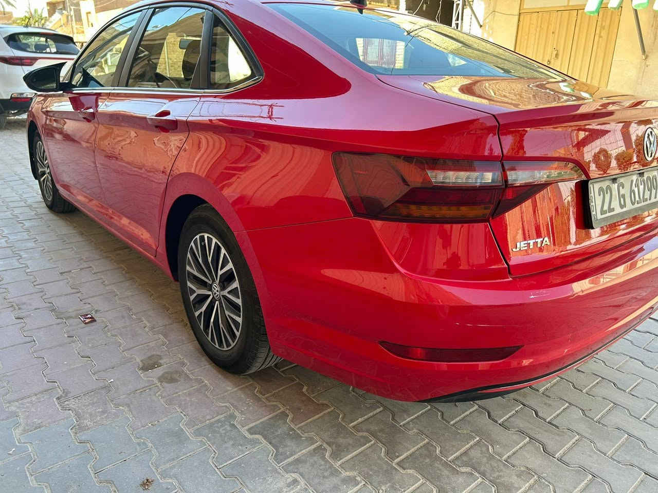 السلام عليكم 
فوكس واجن جيتا 2019
مواصفات s
اللون احمر 
مواصفات معروفة رادارات امامي خلفي وجانبي 
هندبريك بصمة 
گير اوتو وعادي 8 نمر
شاشه كبيرة 
ويل كب
السيارة بدون صبغ بيها فقط الدعامية الامامية تبديل بسبب السرقة ، وبيها بارد بالباب الخلفي حادث بالعراق 
ايرباك سليم عدا البردة مالت الباب الخلفي
الرقم اربيل 
متواجد في اربيل 
السعر 135 
التواصل *********** واتساب واتصال 
صور الحادث مرفقة مع الصور
