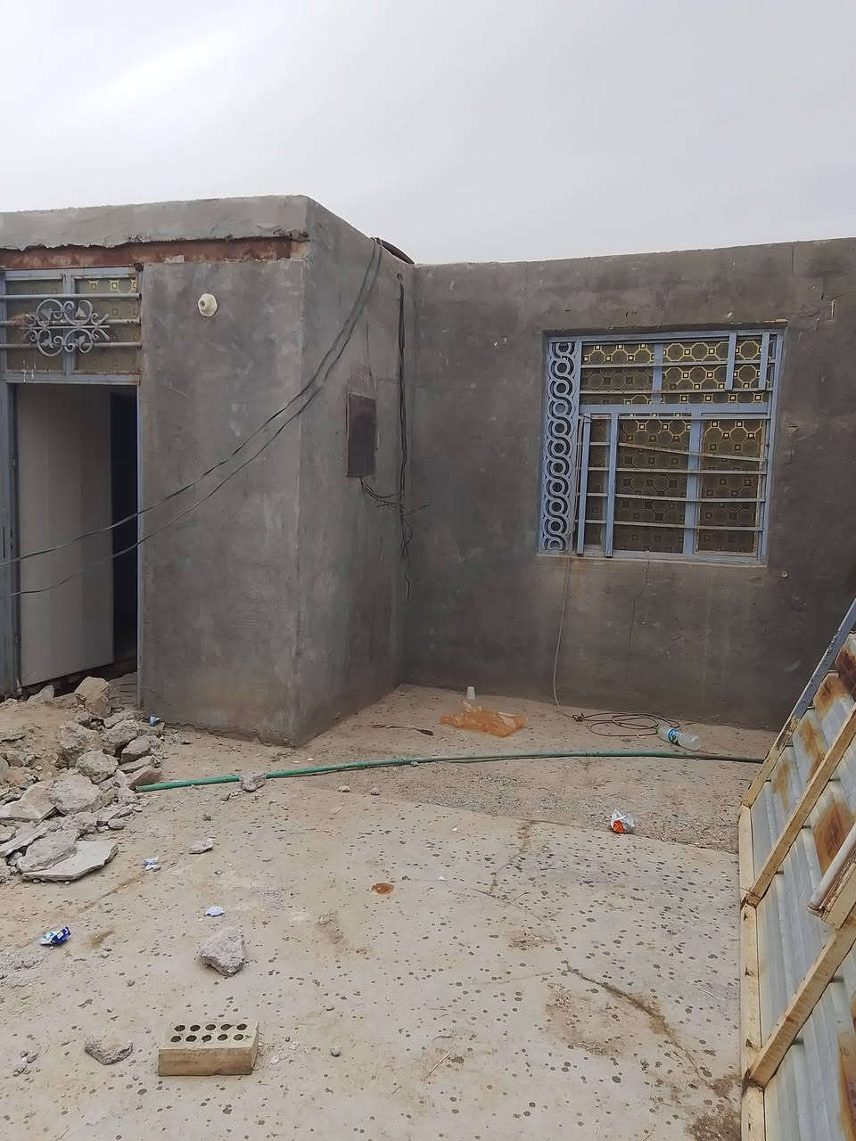 بيت للبيع 250متر بسعر 27مليون طريق سيد ابراهيم المسيب وره سكة القطار ... تواصل *********** ابو مصطفى النصراوي
