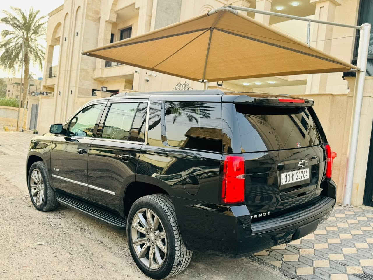 السلام عليكم للبيع تاهو  2020  العبده
رقم بغداد بسمي هزه وفحص جديده 
بيها مكانات كلير فقط بدون حادث بدون دواخل الباقي كفاله عامه سياره احلى من صور 

معروضه 266 وبيها مجال 

رقم الهاتف *********** 

مواصفات فول 1/1 عده الفتحه 
كشنات جلد + كهرباء 
تحكمات ستيرن 
شاشه جبيره + كاربلاي 
رادارات جوانب 
رادار امامي 
حساسات أمامي 
حساسات خلفي 
علامه سوده 
كشنات حار بارد 
مانع تزحلق 
مري شفط 
سيتم صوت 
تشغيل عن بعد 

فور ويل 4+4 
كامره خلفيه 
7 راكب 
3 قطع تبريد 
تخم تاير جديد 
لايت زنون اصلي 
قاصه مخفيه 
حداديه جديده 
كراسي خلفيه تدفئه
