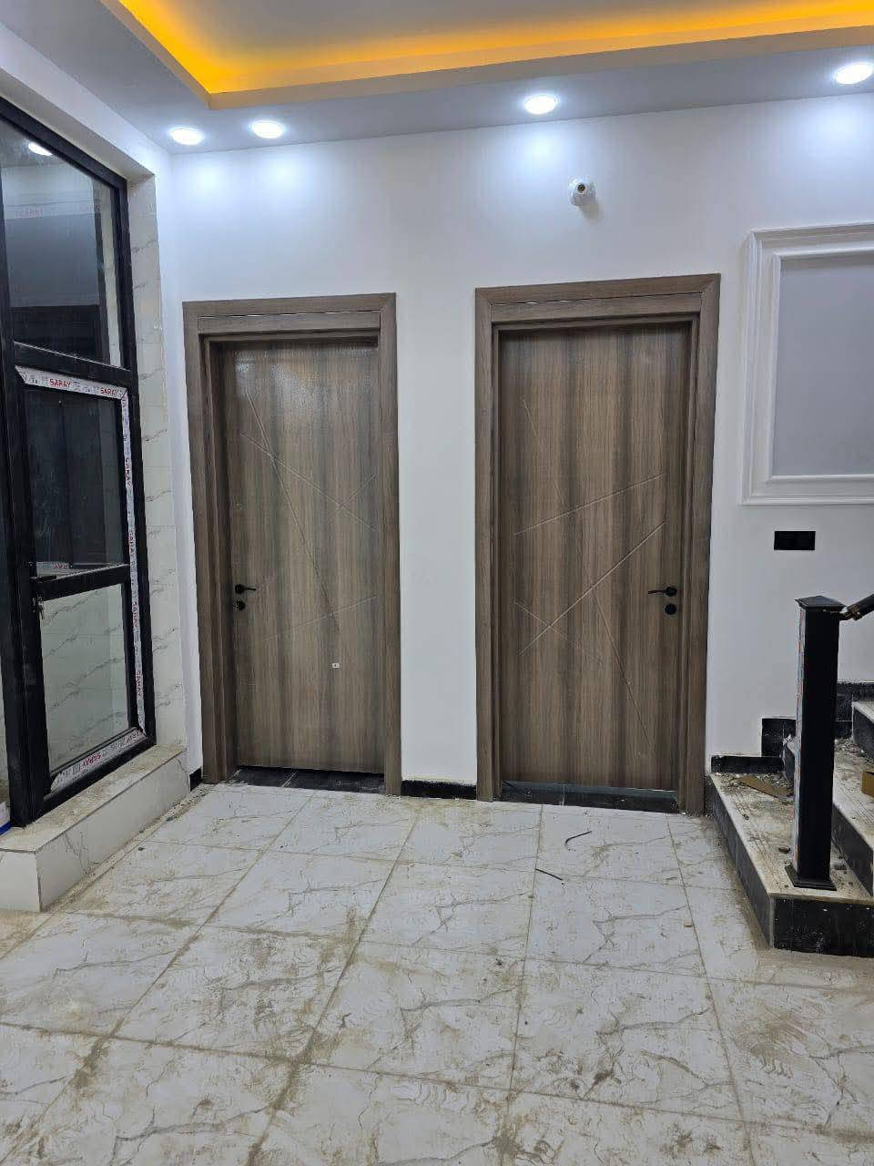 بيوت للبيع العدد 3
الموقع خلف مطعم حياوي من جهة باب الجامعه الخلفي 

لكل بيت مساحته / 150 متر 
~~~~~~~~~~~~~~~~~~~~~~~~~~~~~~~
تفاصيل البيوت 
طابق واحد لكل بيت 
صاله ومطبخ وغرفتين نوم نظام سويت واستقبال وصحيات 

بناء حديث كونكريت مسلح 
_____________________________________
الاستفسار 

***********
***********
