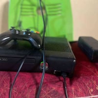 XBOX 360  ثنين هارد 170 لعبة جوستك واحد هارد مهكر ولاخر مو مهكر  07806...