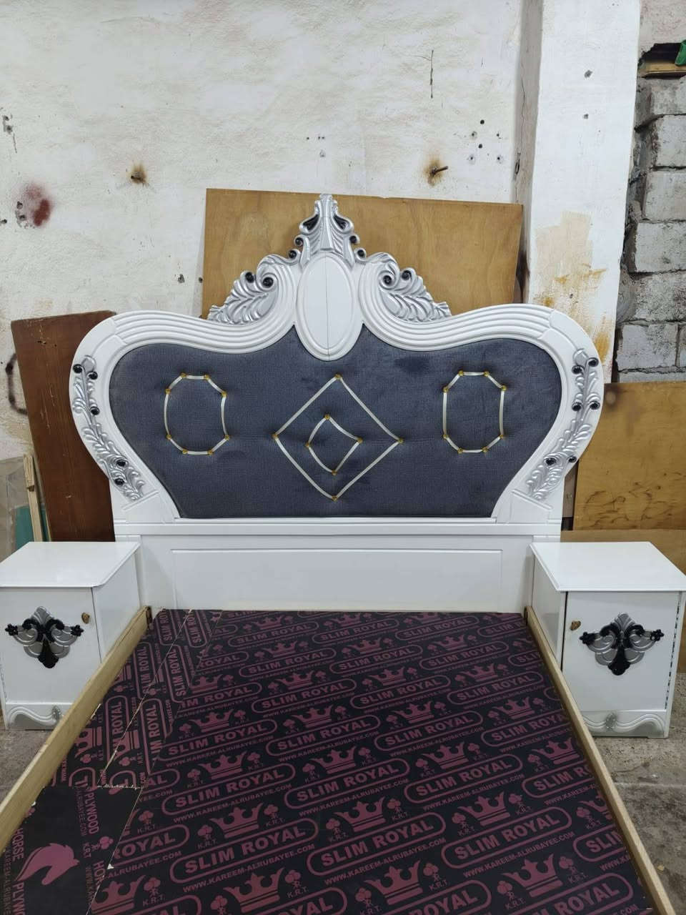 للبيع غرفه عراقي تسكام بيضه استعمال قليل السعر ٧٠٠ قفل الرميثه مجاور اهل الذهب *********** ابو وهاب النجار.    الزاويه بصف الكنتور نفس القياس الارتفاع
