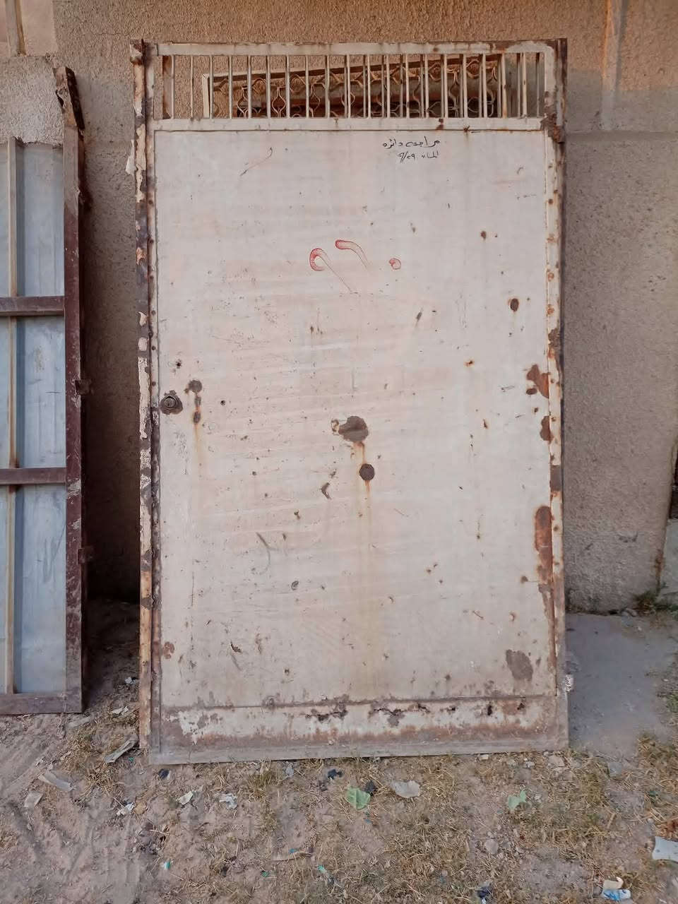 سلام عليكم 3 بيبان 1 شباك البيع سعر 65 قفل التواصل مراسله للصفحه او رقم ***********
