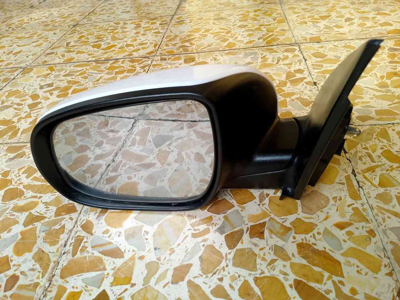 غراض سيارات للبيع
مرايه اصليه مال كصه مال جهت السائق مال كيا ريو او برايد السعر 65 وبيها مجال 
هورن هواا شرط شغال السعر 125 وبي مجال 
گيج افيو شغال السعر 20 وبي مجال 
مسجل افيو شرط اصلي وشغال السعر 25وبي مجال 
دكم تبربد لمس مال افانتي الانتره السعر 15وبي مجال
مسجل الانتره اصلي وشغال السعر 35وبي مجال 
 راديتر مال كيا ريو او اكسنت السعر. 30   وبيها مجال 
گبات افيو انضاف مال شركه حجم 14 السعر 70 وبيهن مجال
 الوياله حجم 14 نضيفات حيل شرط لا عواج ولا كسر السعر 65 وبيهن مجال 
كيج الانتره شرط شغال ونضيف السعر 30 وبي مجال
كيج اكسنت دبدوب شرط شغال السعر 15 وبي مجال 
***********
