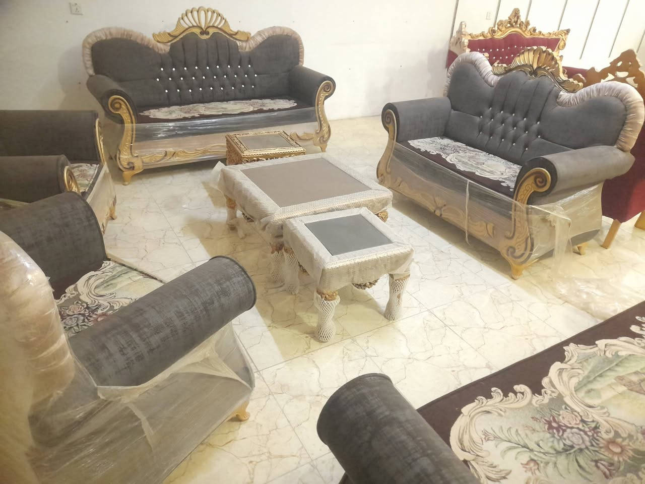 تخم تركي درجه اولى وماركه جديد (يتكون 10مقاعد بأحدث الموديلات)   واسط قضاء الزبيديه مقابيل المتنزه الكبير /***********/***********(ومن الله التوفيق)(أوقات العمل  من ٨صباحآ الى ال١١مسائآ ) وبخدمت الزبون ما يطلع من المجمع اله هوه راضي علينه
