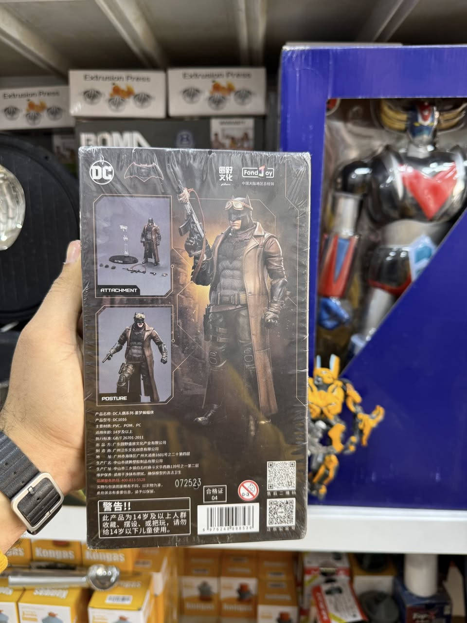 شخصية باتمان نايتمير (Knightmare Batman) بمقياس 1/9 من إنتاج شركة FondJoy. 
يأتي المجسم مع معطف بني مغبر، نظارات واقية، ومجموعة من الأسلحة والاكسسوارات. 
يبلغ ارتفاعه حوالي 19 سم ومصنوع من مواد PVC و ABS. 
السعر خاص 
متوفر توصيل لجميع محافظات العراق


**إذا كنت صاحب هذا الإعلان وتريد حذفه لأي سبب، رجاءا أرسل رسالة إلى الدعم الفني**