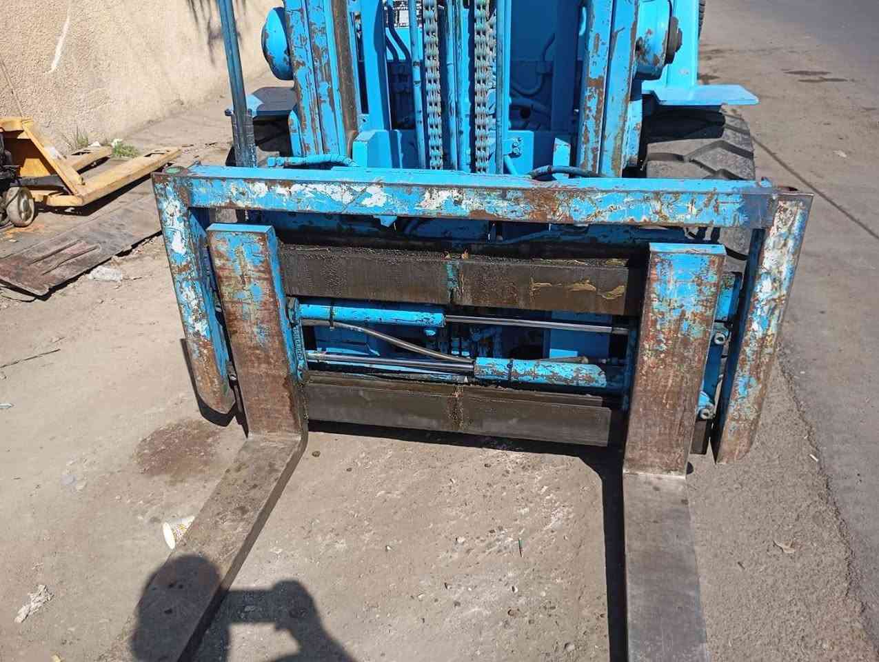 رافعه شوكية متسوبيشي ٤طن جب حاويه ٥حركات طول شوكات متر ونص 
حسين
***********
***********
