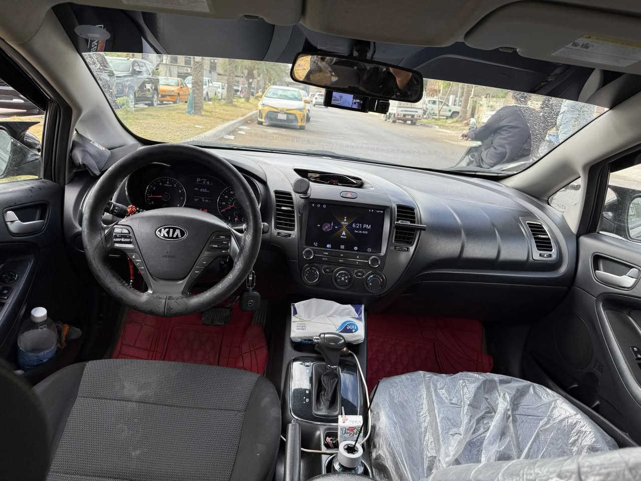 كيا فورتي 2018 وار ماشية 130 رقم اربيل باسمي تحويل مباشر حادث موجود بالصور بيهه اربع قطع كلير بدون حادث مال اشخط موجود فديو قبل الصبغ  و2 مال امريكه محرك دوش كيرهه ومحركهه شرط كفاله حتى ما مفتوح مابيهه اي نقص جاهزه على اخر حباية سعرهه 110 وبيهه مجال مكاني السيديه متواجد وتساب ***********
