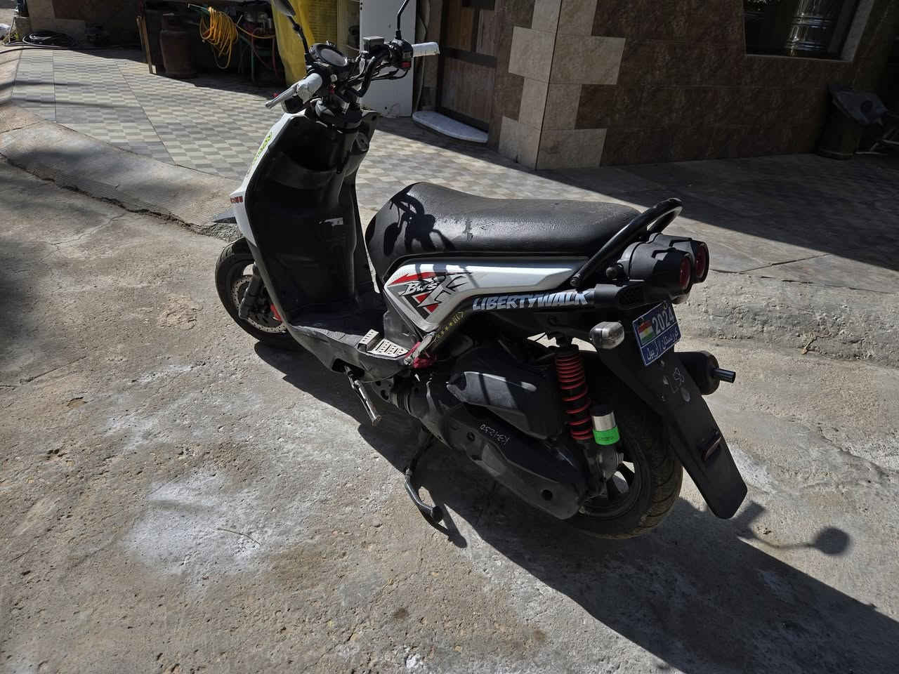 السلام عليكم
جبلي رمبه مابيهه اي نقص 
كهربائيات  كلها شغالة
مكفولة من كلشي 
شلعه ومعدل 
سعرها 825 الف 
***********
مكاني واسط الصويرة
