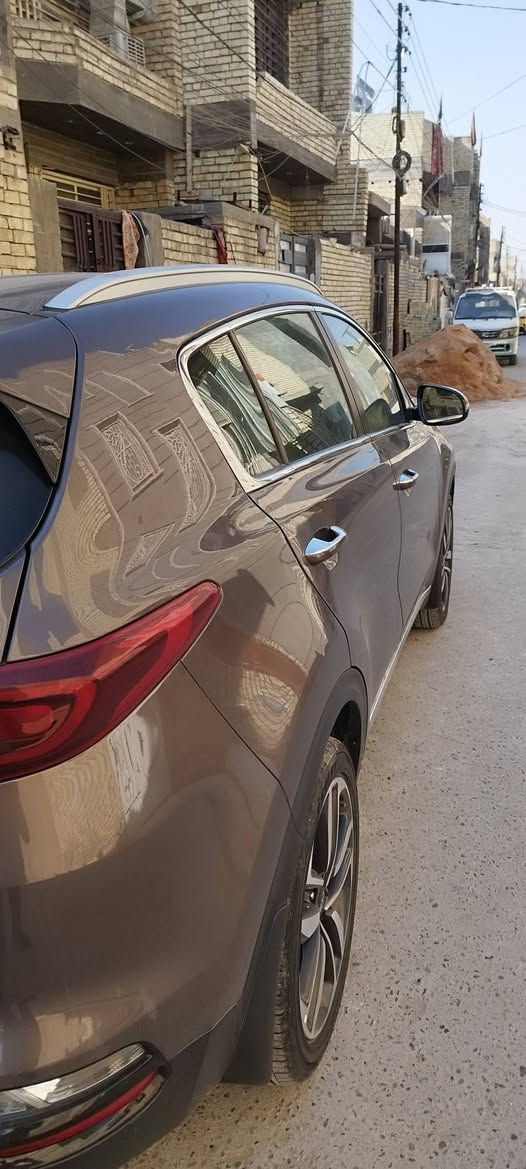 السلام عليكم بيع فقط 
كيا سبورتج 2020 خليجي 
رقم بغداد سنويه ب اسمي تحويل مباشر  اسم المشتري 
كفاله من الصبغ ولحادث كير محرك تبريد كفاله
جاملغ الامامي الايمن بيه شوي بارد فقط
الباب خلف راكب الايمن بارد 
مثل ما موضح بسونار مرفق مع صور
عداد المسافه 68 الف قابل زياده
المواصفات 
بصمه 
محرك 2000 دوش 
حساسات امامي خلفي 
تحكمات ستيرن
شاشه بلاديه 
  اوضاع قياده / نورمل / ايكو / سبورت 
تبريد قطعتين 
كشنات بيجي مخمل وجلد كهرباء 
قماره حديد

📍عنواني /بغداد العبيدي

***********
   ‭
***********
