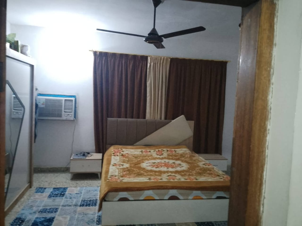 بيت ١٠٦ متر للبيع
بيت واجهه ٥ ونص ونزال ٢٠م يحتوي البيت
. مدخلين
.مطبخ مفصول
.صالة
. حمامين
. غرفة نوم
الطابق الثاني // غرفة نوم + حمام
الموقع// الغزالية - شارع مدير الأمن- مربع شجاع خلف حديقة الزيتون خامس فرع.
للاتصال ***********
السعر ٢٥٥ مليون
