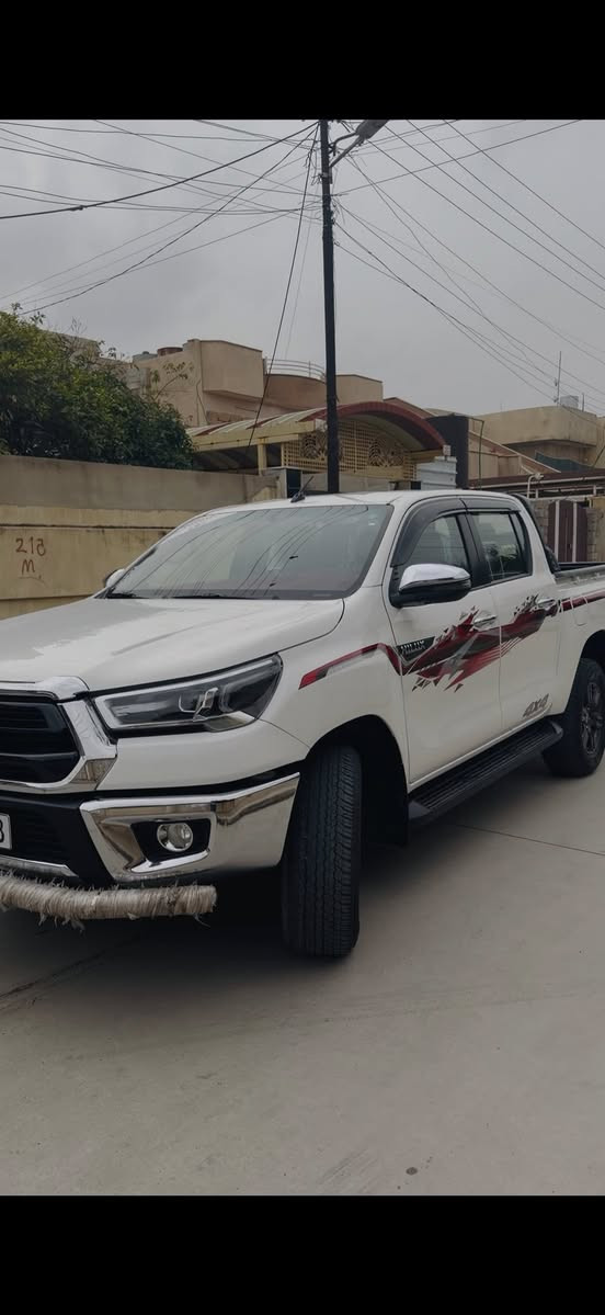 السلام عليكم
سيارة للبيع 
بيكم هايلوكس موديل 2022
فول مواصفات. شركة جيهان. دفع رباعي السيارة كلين تايتل بعدها على وضع الشركة بيها رصعات اثنين خفيف حييل سيارة جديدة حييل ونظيفة مانقص برغي
مواصفاتها
لايت زينون + محرك 4 سلندر 2.7
جامات اوتو دخول ذكي للسيارة
شحن لاسلكي بيها شاشة تدعم كاربلاي
واندرويد اوتو مثبت سرعة موجود
كاميرة خلفية تبريد قطعتين كشنات
تدفئة لتبريد مرايات شفط 
السيارة ماشية 52 الف 
مكان السيارة موصل 
السعر 318 ورقة سيارة باسمي وشرط التحويل رقمها اربيل هزتها جديدة 2026-2027 
ملاحظة: اذا مو شراي لا تتصل رجاءً
الرقم: ***********
