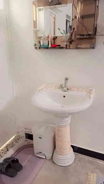 غراض للبيع مغسلة والمراية 40 زوجين مدات ومعرض 40 سخان 40 معرض 150 كاونتر 100  المجرات 2 على 10 وبيهن مجال الي يريد يتصل على هذا الرقم ***********
