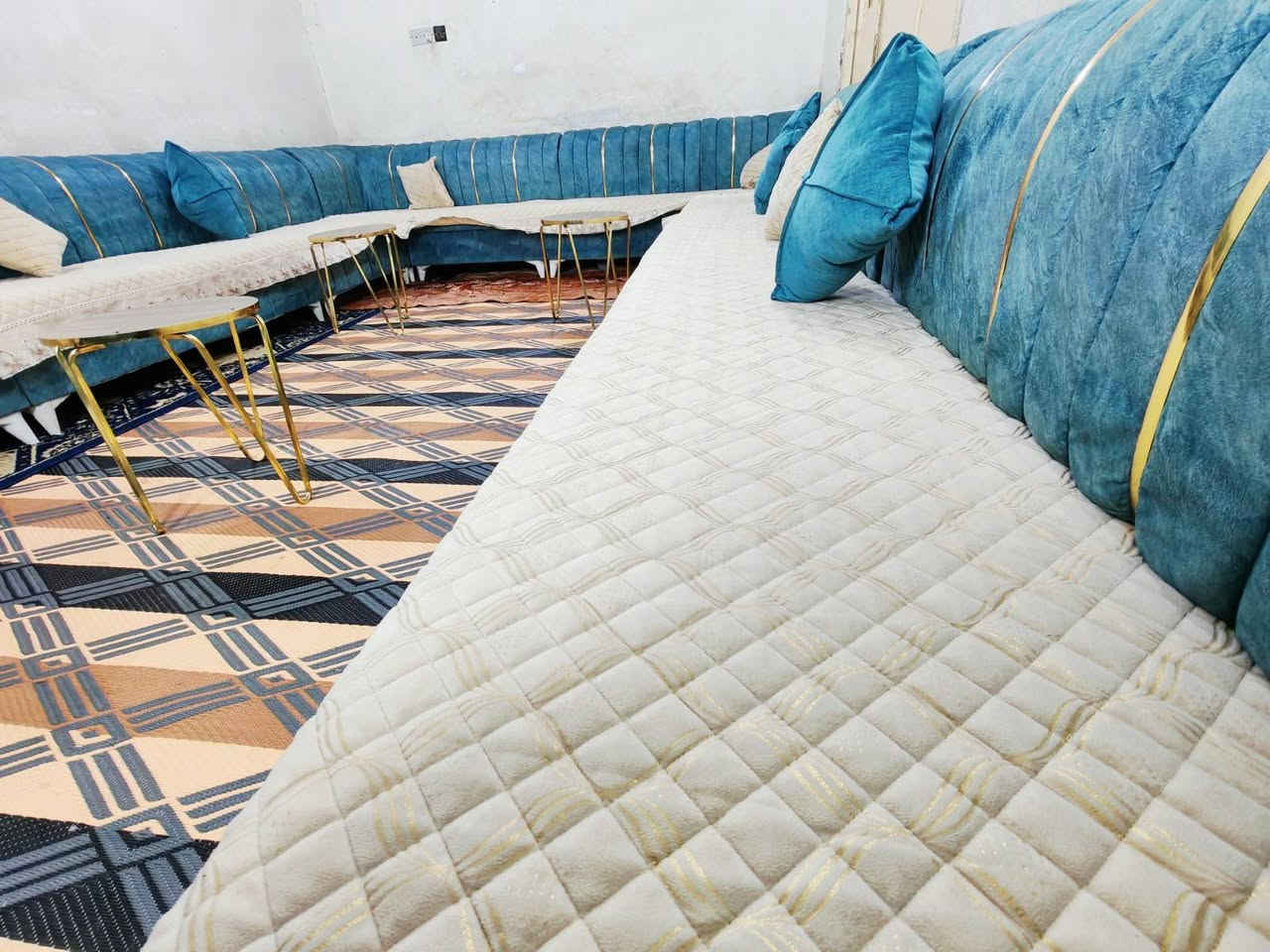وان 27 مقعد شرط بلوك اسود تزكام درجه اوله سفنج ضغط اي ضرر مابي نضيف جدن اسعر 650 + طبلات 3 + كوشات + مفارش هديه اصلي ***********
