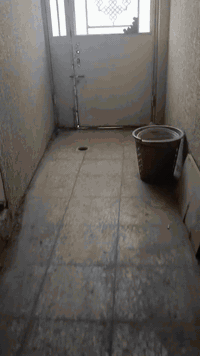 السلام عليكم بنايه للبيع
تحتوي على اربعة محلات وشقه ارضيه  وشقتين طابق اول 
وشقتين طابق ثاني نقص تشطيب 
العنوان البلديات قرب الصحفين 
شارع الكهاوي  مجاور ابو حيدر المعالج 
الشقق الثلاثه مؤجره 
والمحلات مؤجره 
للاستفسار ***********
