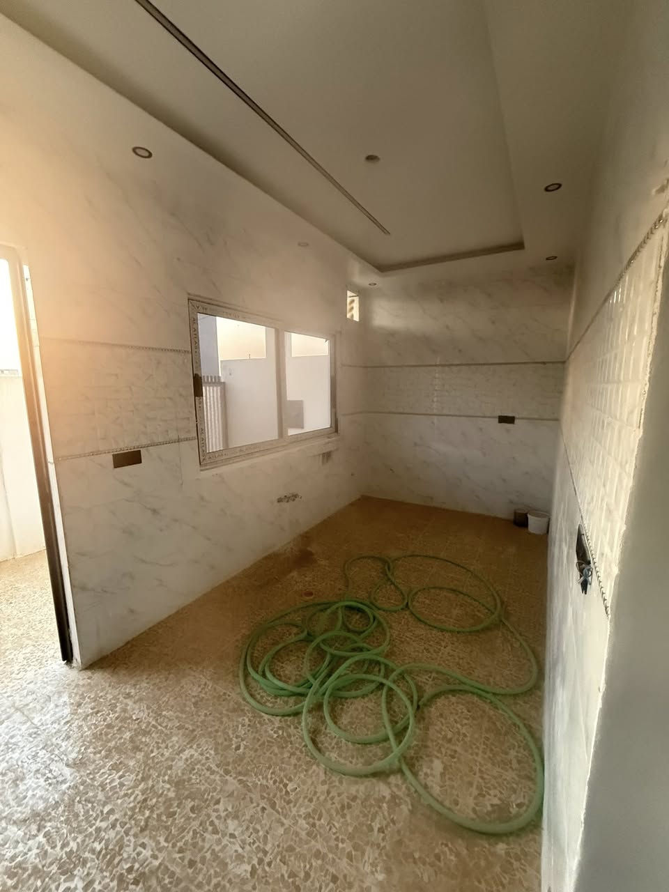 السلام عليكم
عرض جديد ومميز جداً 
من منطقة التعليم العالي حي التربية الاولى 
دار للبيع / المساحه110 متر / واجهه 11/ العمق 10
يحتوي البيت على 3 غرف نوم واستقبال ومطبخ وصحيات بناء حديث جداً 
عنوان الدار : في فرع المتنزه التربيه الاولى 
للاستفسار اكثر اتصال ع الارقام 
*********** اسيا 
*********** كورك
