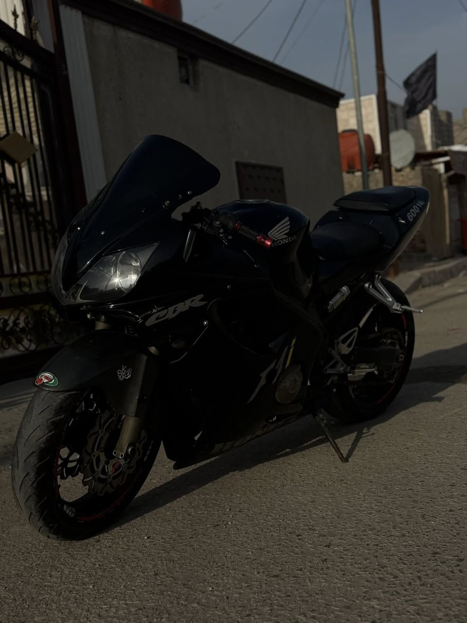 سلام عليكم افوراي للبيع مكينه 600 دراجه مكفوله ونضيفه جيب فيتر وتعال افحص الدراجه مكانه كربلاء حي العامل سعر 29 وبيه مجال رقم ***********
