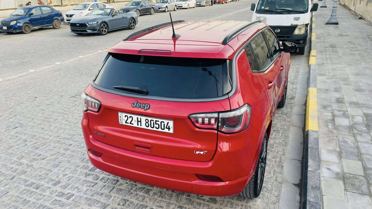 السلام عليكم
للبيع .. جيب كومباس 2022 الشكل الجديد 
* الضرر بنيد مبدل وربع جاملغ مرجع بارد 
* رقمها اربيل الجديد
* السنوية تنتهي 12/2028
* ايرباك ستيرنك مرجع سستم
* السيارة مرجعة ترجيع مضبوط اي حماوة مابيها صارلها سنتين عندي عبرتني صيفين 
* الشاصي مكفول 
المواصفات : 
* المحرك 2400 المرغوب [4 سلندر ]
* بصمات ابواب امامية 
* ويل 19 
* تايراتها شد جديد 19/45/245
* بصمة تشغيل عن بعد 
* رادارات امامي ، خلفي
* حساس مرايات [نقطة عمياء]
* فور ويل 4X4
* كاميرا خلفية دوارة مع الستيرنك
* كشنات جلد اسود 
* تدفئة كشنات امامية + دركة الستيرنك
* تبريد قطعتين [امامي - خلفي]
* شاشة كبيرة
* سايد بريك دكمة
* سستم صوت 
* تحكم ستيرنك جهتين بلوتوث وحاكية وكروس سرعة وتحكم صوت
* نظام ABS مانع انزلاق
* اللون احمر 
* ماشية 42 الف كيلومتر 
* السعر 150 ورقة وبيها مجال 
مكاني البصرة ***********
صور الحادث راسلني وتدلل
