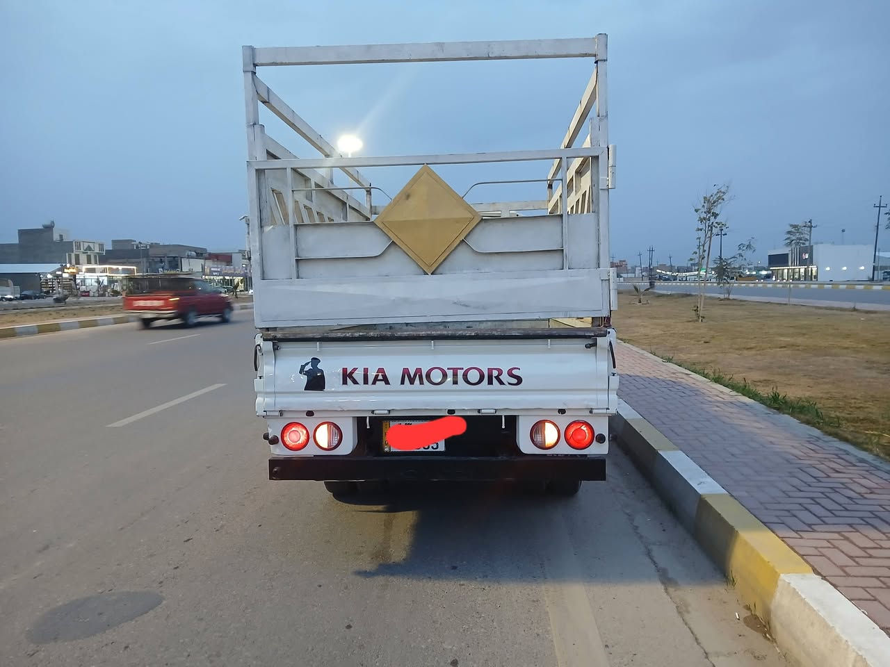 بسم الله
كيا فحل للبيع موديل 2015رقم انبار انكليزي 
سنويه ل 2031تحويل مباشر 
مكفول كير محرك اكسل شاصي ورقم شاصي واضح تخم تاير محور تاير خلفي محجل دوشمه كهربائيات كلها شغاله
124وبي مجال اتصل وتدلل ***********مكان سياره رمادي
