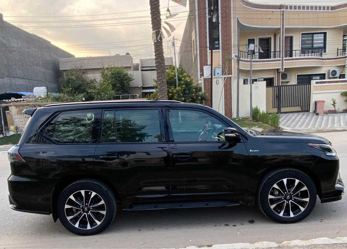 لكزز كورو بلاك ادشن 2021 ابواب شفط داخل احمر مغلفه ppf سياره مكفوله فقط تعديل pdr تقريبا 3 اصابع بالجاملغ مال السايق معروفه المواصفات للجناي فووول 1/1 رقم بغداد باسمي مكاني بغداد 
للاتصال *********** بغداد, العراق
