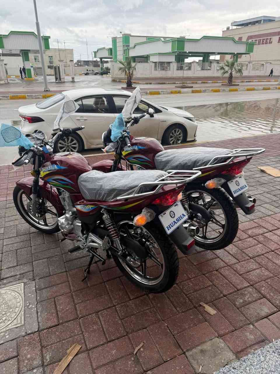 🚀 الجديد وصل! عروض قوية على دراجات هيوشا (HUASHA) 🔥
تبحث عن التميز والأداء؟ لا تفوت هذه الفرصة! وفرنا لك الآن دراجات هيوشا الجديدة كلياً، تجمع بين القوة، الأناقة، والاقتصاد.

✅ المواصفات الأساسية:
• 🏍️ محرك 150cc قوي وأداء متميز.
• 🎨 تصميم عصري وانسيابي (باللون الأحمر الملكي الجذاب كما في الصور)، مع لمسات كرومية أنيقة.
• 💡 إضاءة LED أمامية قوية وعصرية (كما يظهر بوضوح في image_2.png)، لرؤية أفضل ومظهر أجمل.
• ⚖️ إطارات مضلعة لثبات ممتاز على مختلف الطرق (image_2.png)، مع ممتصات صدمات (شوتات) خلفية لراحة القيادة (image_3.png).
• 🛡️ مسند أمتعة خلفي متين (راكب خلفي) كمعيار قياسي (image_3.png).

✅ عروض القسط:
• 💳 احصل عليها الآن بقسط يبدأ من 125,000 دينار فقط! 

📍 زورونا الآن في موقعنا:
الرمادي – التأميم – شارع النخيل – مقابل محطة النخيل


**إذا كنت صاحب هذا الإعلان وتريد حذفه لأي سبب، رجاءا أرسل رسالة إلى الدعم الفني**