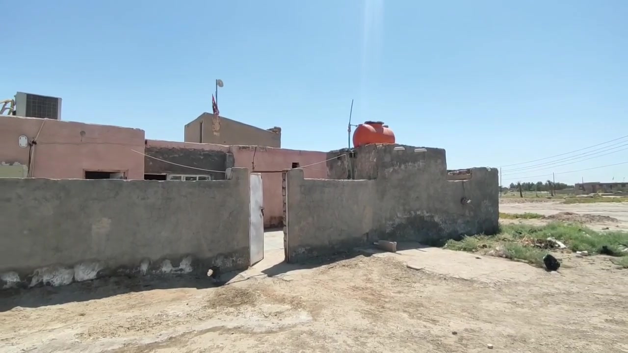 للبيع
بيت زراعي سند ٢٥ 
الموقع طريق بولان
المساحه ٣٠٠ م 
بنابلوك غرف عدد٢ صاله براني مطبخ
للا ستفسار
***********
***********
او مراجعه المكتب مكاتب احمدالنبهاني / عبدالله
