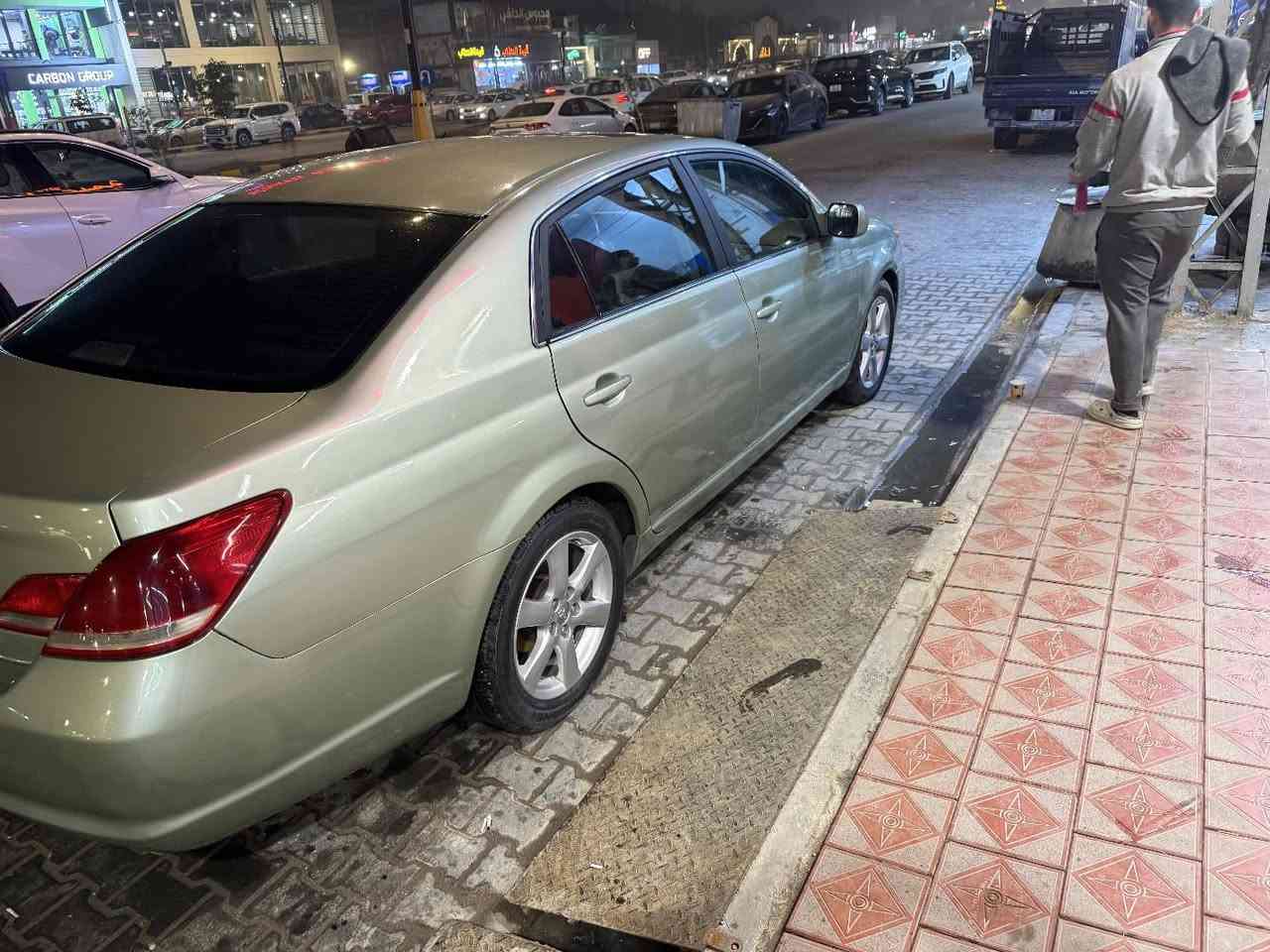 السلام وعليكم
سعرها ٧٣ 

افلون وارد امريكي موديل  2007

ماشيه 170 الف 

ضررها جاملغ امامي وبنيد 

صبغ عام جماليه 

محرك وكير حاويه صار شهرين من شديتهم 

صدر امامي نضيف 

صدر خلفي بي نقص دبلات 

دواخل جديده 

تبريد جاهز منضومه كامله مال لندكروز كلفتني 850 الف 

تخم تاير جديده 

شرط تحويل مباشر 

مكانه نجف حي الجامعه 

***********
