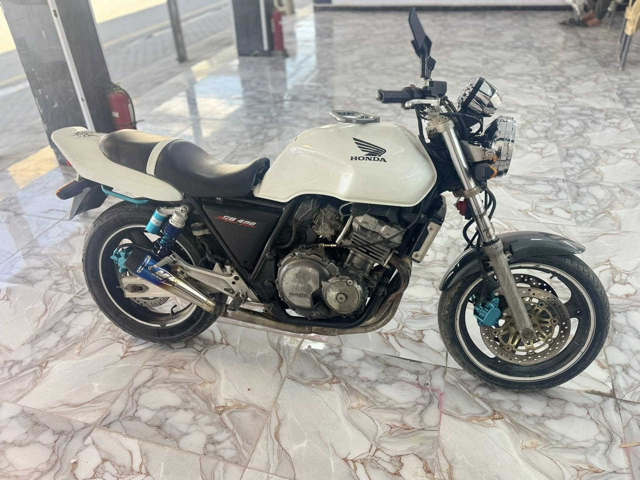 السلام عليكم للبيع CB4 محرك 400 دراجة مكمركة و نضيفة وجاهزه من كلشي تجي تكلب وتشوف بعينك مانقصهاا لو برغي السعر 17$وبيهاا مجال مكاني تكريت للاستفسار ***********

