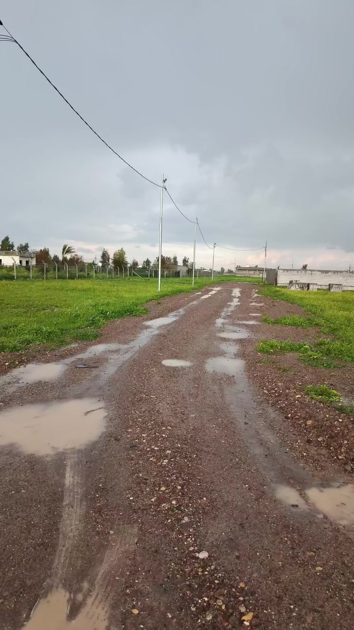 قطعة أرض للبيع مساحة 370متر 20x18.5 ركن ترهم قطعه وحدة على شكل مزرعه وترهم تتقسسم موجود كهرباء والماء يبعد عنها مسافة قريبة  مكانها تدخل من فرع مول حسين تعبر الملعب تقريبا 400متر بداية المزارع
السعر 33مليون قابل للتفاوض
للاستفسار الاتصال
***********
***********
