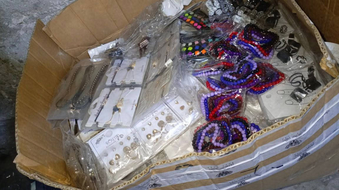 شروة 
شروة موجوده في عمان الأردن 
اكسسوارات  عدد 30 الف قطعه 
سعر الشروة كاملة 2500 دينار فقط للتواصل 
0796246559


**إذا كنت صاحب هذا الإعلان وتريد حذفه لأي سبب، رجاءا أرسل رسالة إلى الدعم الفني**