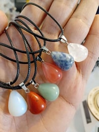 مجموعة قلائد • احجار • توصيل