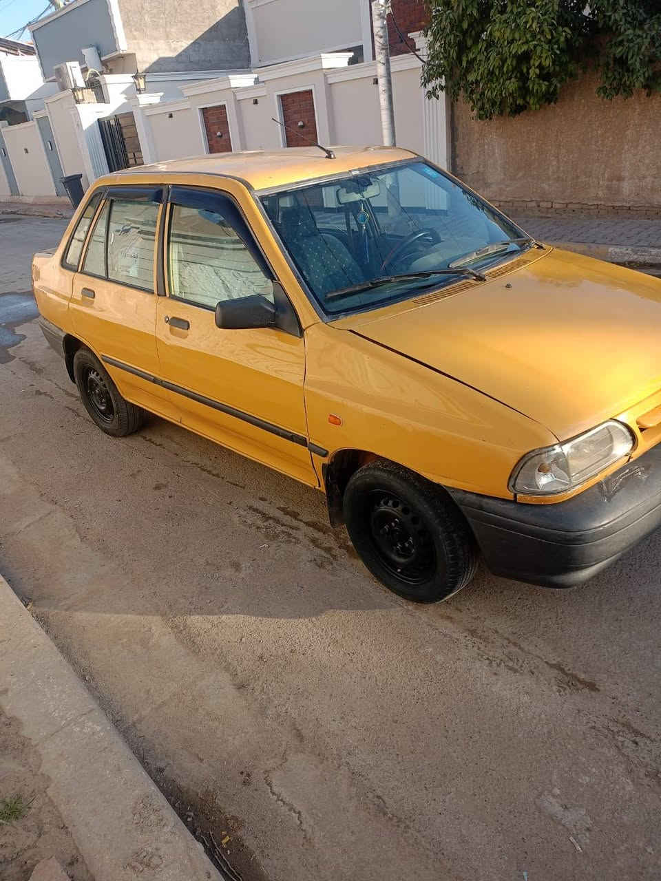 سلام عليكم سايبا للبيع موديل 12 رقم بغداد نكليزي مكينه بيها بخار قليل شوي وتكطع كير نضيف هيئه وغرامات مصفره سنويه2030 صدر حداديه اربع دبلات جدد كهرباياتها شغاله شواصي من جها البراكيت معمره سياره مال واحد يعيش بيها السعر 24وبيها مجال قليل حك الجيه مكاني بغداد المدائن رقم الهاتف ***********حسين اللامي
