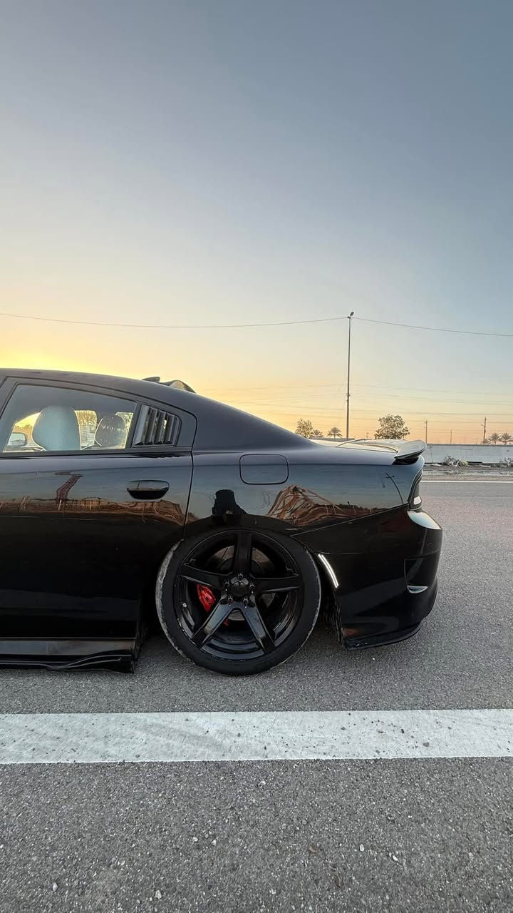 سلام عليكم 2016 Rt 5.700
رقم مميز 
بدون ايرباك 
كت كامل srt
4 وضعيات قياده 
تشغيل عن بعد 
شاشه جبيرة srt
جكات s3 
عليها برمجه 
دركه مضلع  
غرفه srt
صوت رعب 
تايرات جدد
ماشيه 112 ميل
حادث كلين 
والشاصي بس معدل تعديل بسيط بدون لحيم  
بس بنيد محدث موجوده صور الحادث والسونار 

مكاني بغداد الشعب   ترهم مراوس حسب القناعه
 
السعر185 وبيها مجال رقمي ***********
