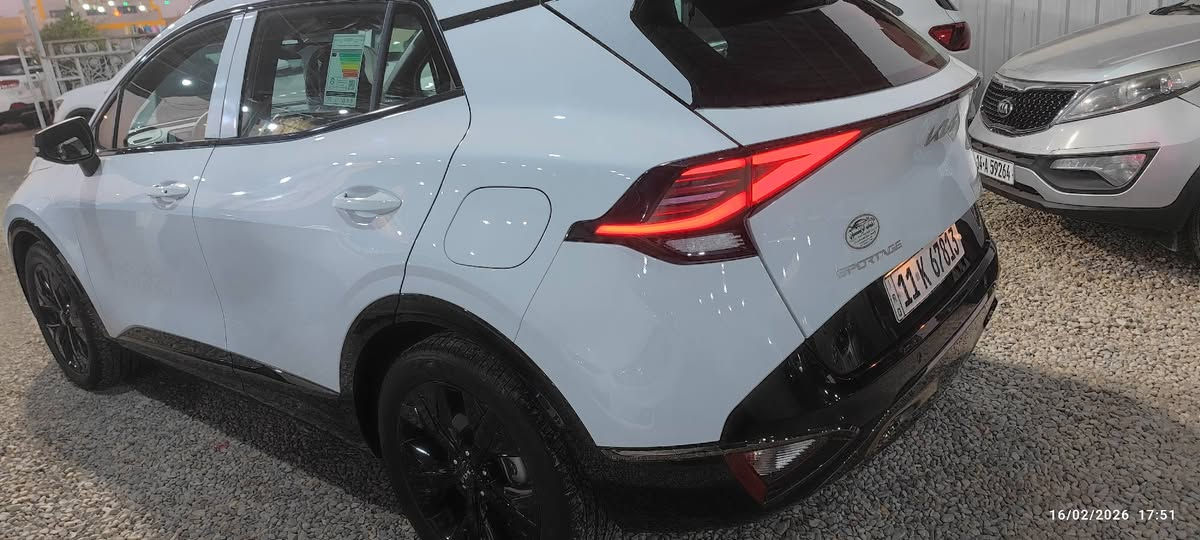 السلام عليكم احبتي 
معرض الماجد يرحب بكم 
كيا سبورتج 2025 خليجي مكفول وفول 1/1 
مرقم بغداد وحرة 
المواصفات 🥰🥰🥰
محرك 2000 
 التشغيل بصمة 💪🏻
كشن جلد طبيعي لون زيتوني تدفئة + تبريد باكشن 😎
تحكم ستيرن فول 🥰
مثبت سرعة 😎
رادار  امامي 
جنطة كهرباء ذكية 👍🏻
سايد بريك بصمة 
مودات قيادة 
شاشة متصلة 
شاشة جي بي اس نفگيشن 
حساسات امامي خلفي 
تبريد خلفي 
ابواب بصمة 
لد امامي خلفي 
كاميرا خلفية 
ويل كب كروم 
ستيرن تدفئة 
مانع انزلاق 
باقي المواصفات واضحة بالصور للمزيد من المعلومات 
زياؤة معرضنا الواقع في الناصرية شارع يا حسين 
او التواصل مع الرقم التالي 
***********
***********
