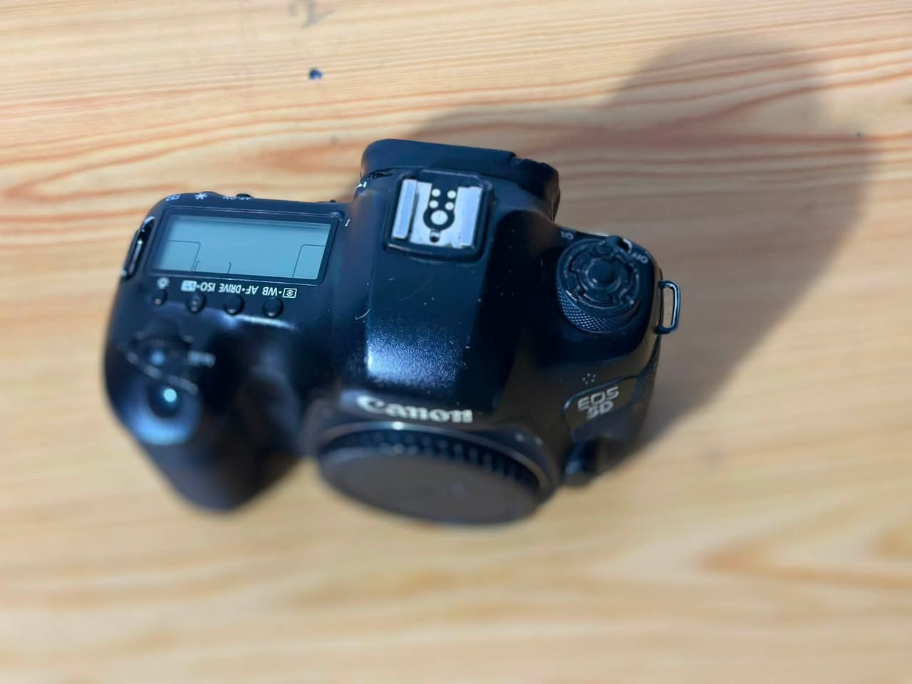 للبيع
كاميرا كانون ( 5d mark iii )
مارك 3 للبيع بدي فقط بدون عدسة نظافتها 80‎%‎ وياها حزام وشاحنة وبطارية وگرب.
 اني استخدمتها بتصوير الفيديو اكثر شيء 
إذا احد يحتاجها يتواصل وياي بسعر جيد 
***********

