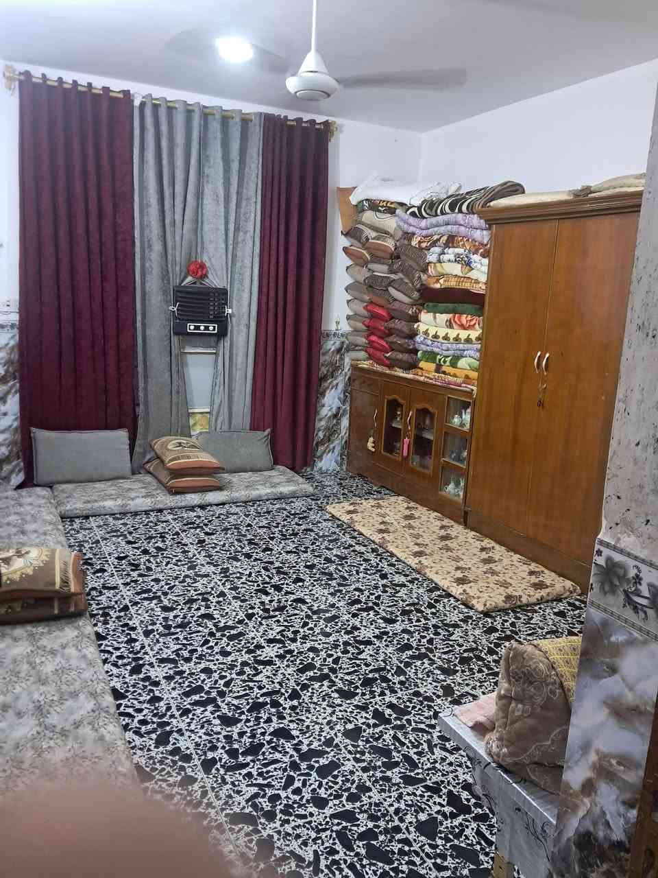 سلام عليكم
دار للبيع الحصوه منطقه ٦٠٠٠
بيت ركن طابقين بناء حديث 
٤ غرف نوم 
٢ حمام 
٢ مطابخ 
وباقي كامل مكمل اي نقص مابي 
الاستفسار اتصل او وتساب 
***********
