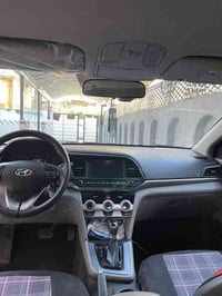 عندي النترى موديل 2019وارد امريكي سياره من امريكا بيه كلير بابين وجامل...